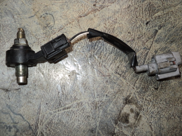 Датчик детонации TOYOTA RACTIS NCP100 1NZ контрактная