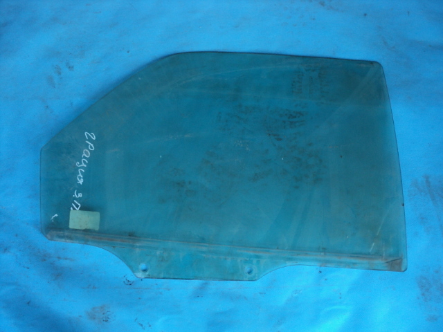 Стекло двери заднее правое MITSUBISHI CHARIOT GRANDIS N84W контрактная