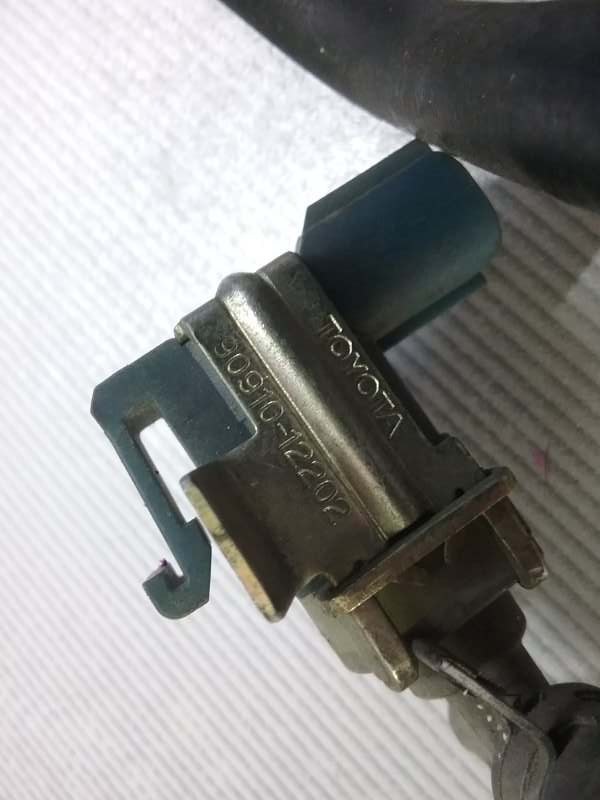 Клапан вакуумный TOYOTA IST NCP60 1NZ-FE Клапан вакуумный TOYOTA IST NCP60 1NZ-FE