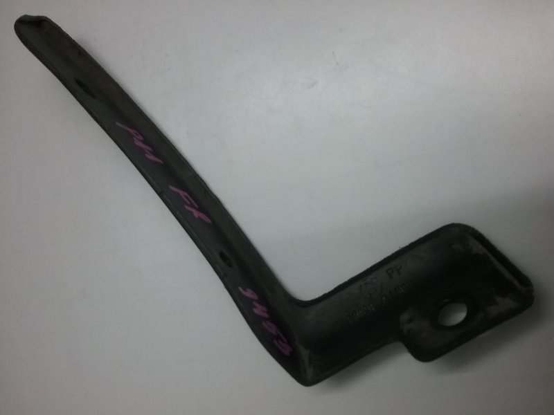 Брызговик передний правый NISSAN PRIMERA WHP11