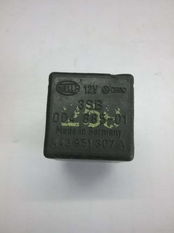 Запчасть реле AUDI 004 885-01 контрактная Реле AUDI 004 885-01 контрактная