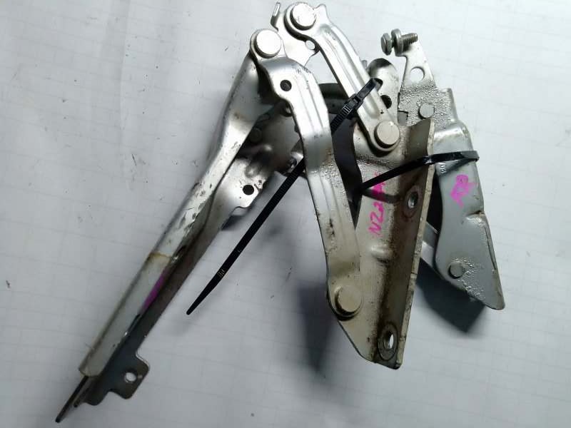 Петля капота VOLKSWAGEN GOLF 1K5 5KO823301 контрактная