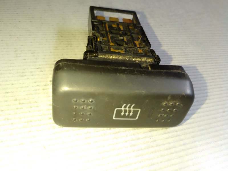 Кнопка в салон NISSAN BLUEBIRD SYLPHY QG10 контрактная