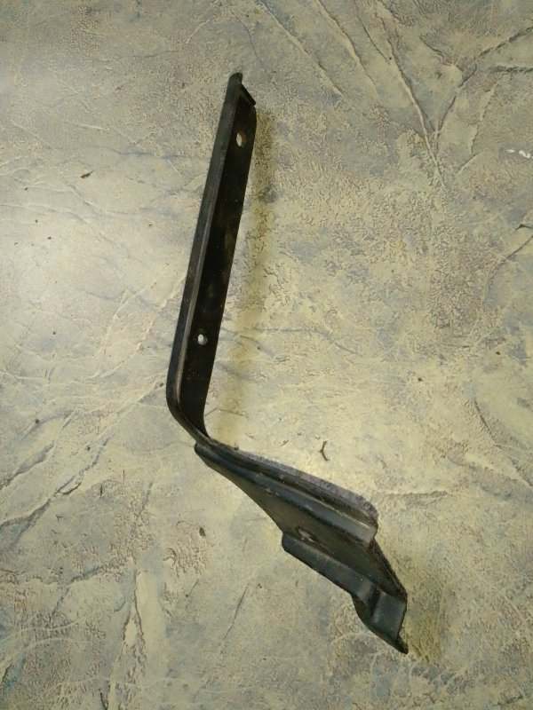 Брызговик передний левый NISSAN CEFIRO A33