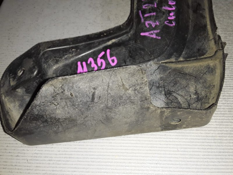 Брызговик задний правый CALDINA AZT241