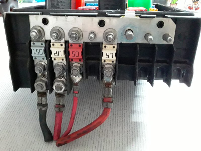 Блок предохранителей A3 8P1