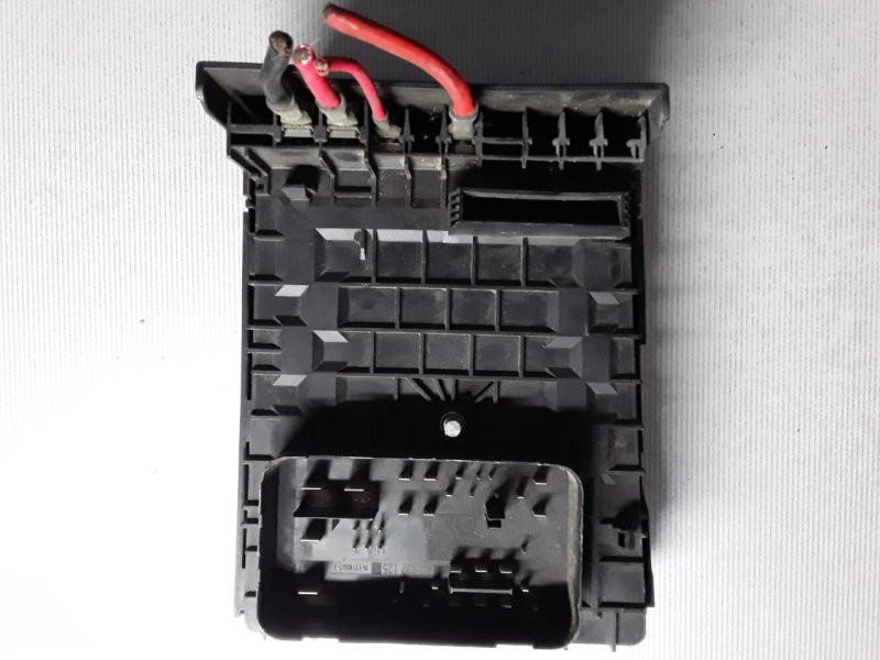 Блок предохранителей A3 8P1