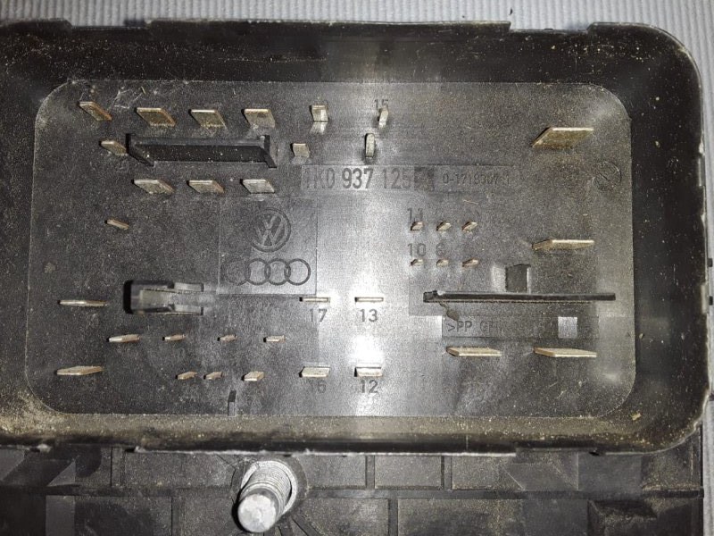 Блок предохранителей A3 8P1