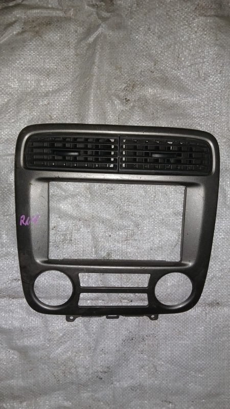 Запчасть консоль центральная HONDA STREAM RN1 77250-S7A-0031 контрактная Консоль центральная HONDA STREAM RN1 77250-S7A-0031 контрактная