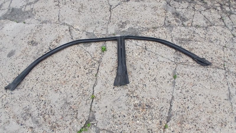 Уплотнитель проема двери левый TOYOTA VISTA SV32 62382-33011 контрактная