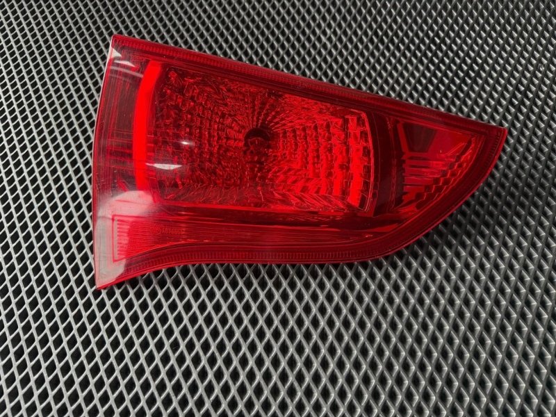 Вставка между стопов левая MITSUBISHI PAJERO SPORT KH60 8331A111 Б/У