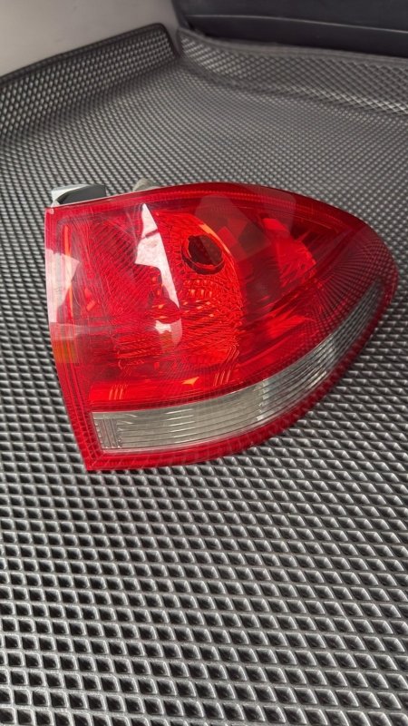 Стоп правый MITSUBISHI PAJERO SPORT KH60 8330A916 Б/У