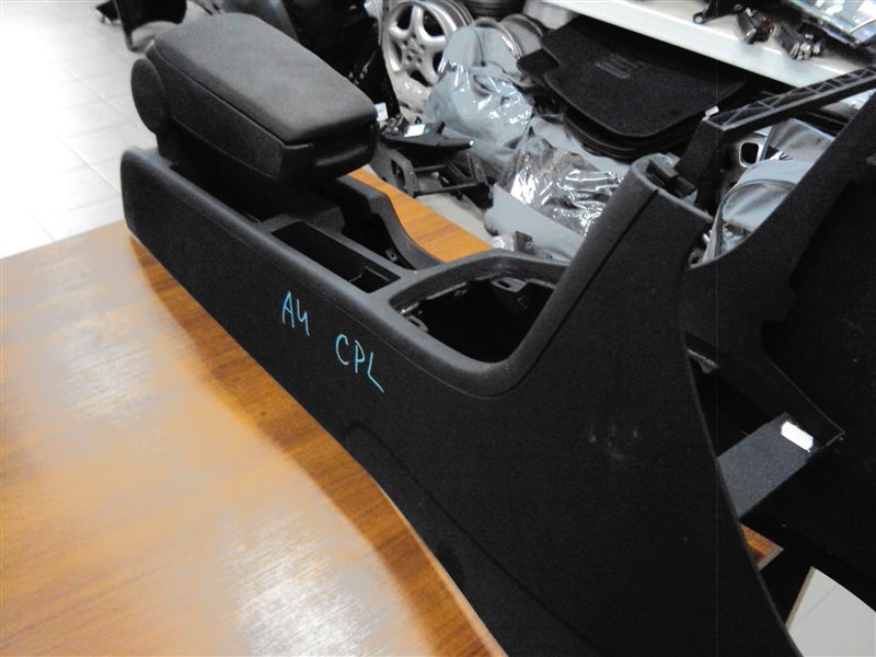 Подлокотник Audi A4 B6 Подлокотник Audi A4 B6