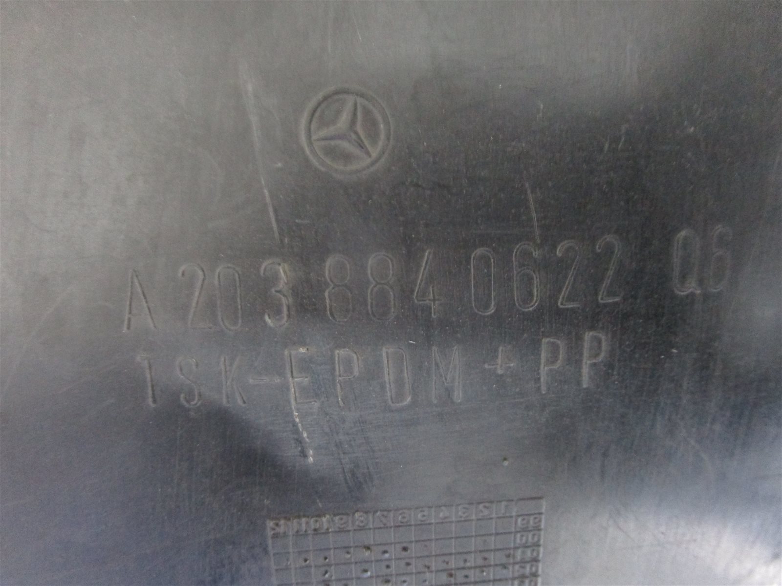 Подкрылок передний правый Mercedes-Benz C W203 / W203.046 M271E18 / 271.946 Подкрылок передний правый Mercedes-Benz C W203 / W203.046 M271E18 / 271.946
