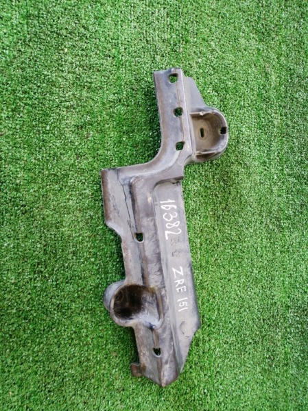 Пыльник Toyota Auris ZRE151 Пыльник Toyota Auris ZRE151