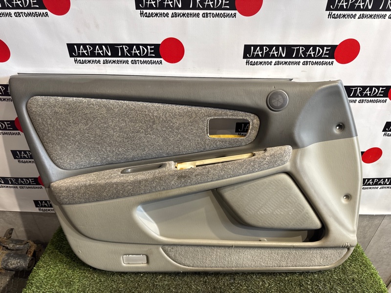Обшивка двери передняя левая TOYOTA CRESTA 2001 JZX100 1JZ-GE 67050-22190 контрактная