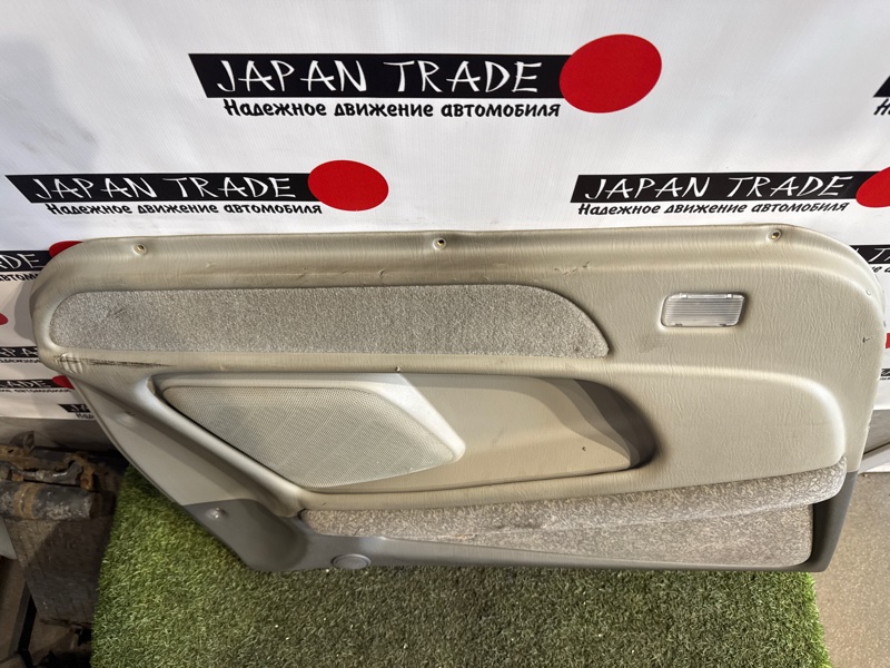 Обшивка двери передняя левая CRESTA 2001 JZX100 1JZ-GE