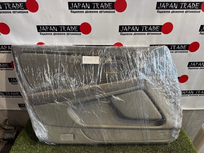 Обшивка двери передняя левая CRESTA 2001 JZX100 1JZ-GE