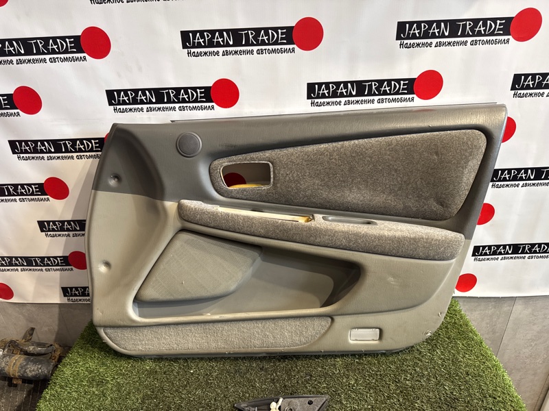 Обшивка двери передняя правая TOYOTA CRESTA 2001 JZX100 1JZ-GE 67610-2C050 контрактная