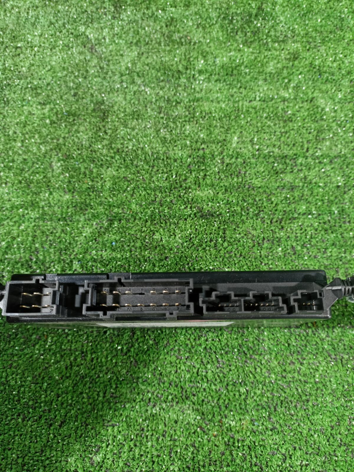 Блок управления правый E250 2012 W212 M271DE18 271.860 (1.8)