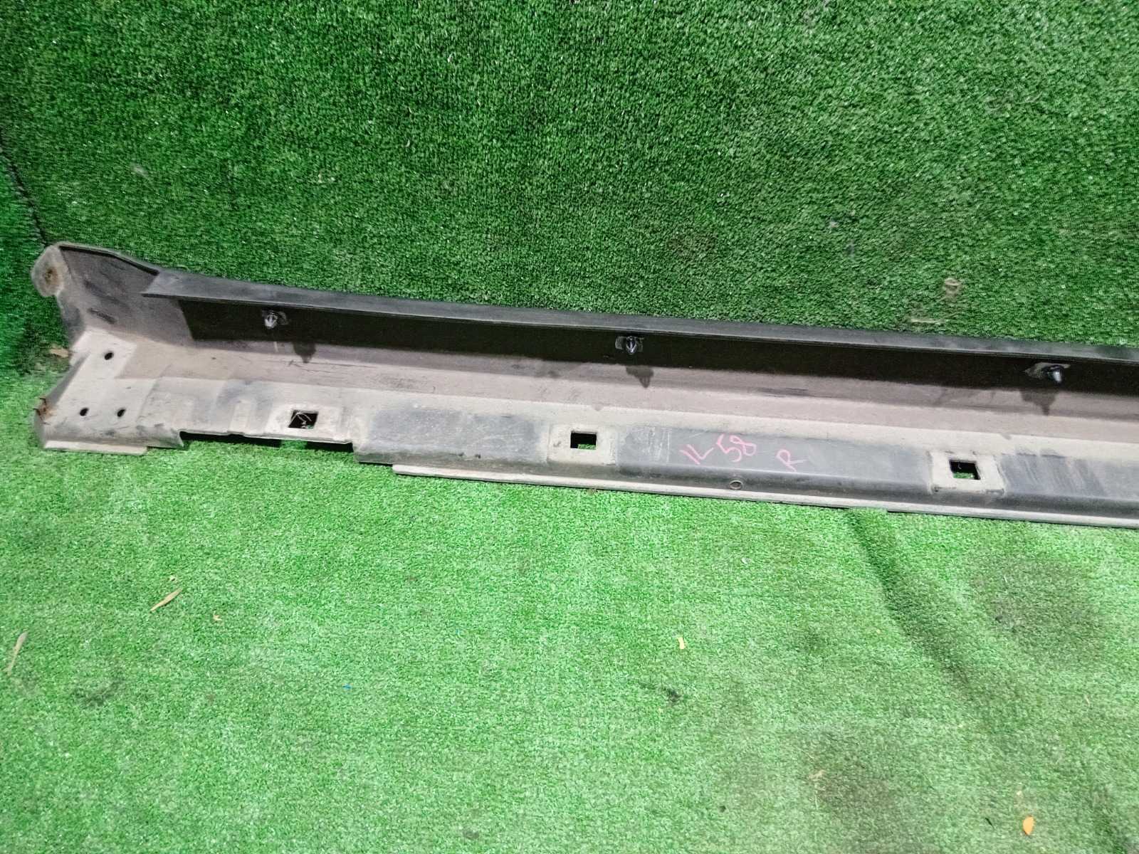 Накладка на порог наружная правая Legacy Outback BR9 / B14 EJ253