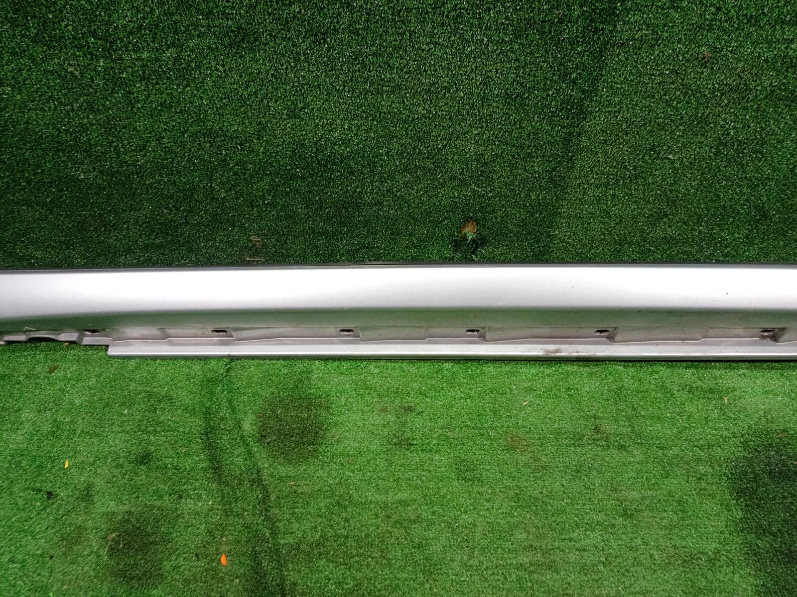 Накладка на порог наружная правая Audi A4 8E B7 ALT (2.0)