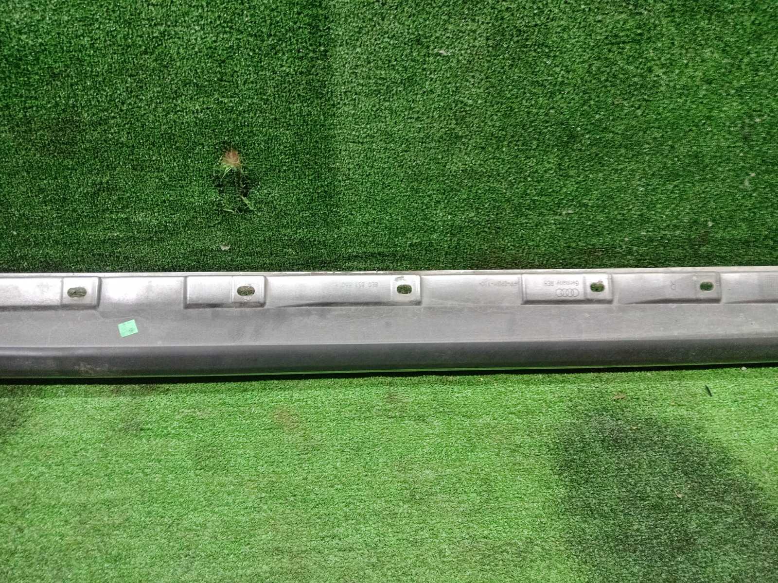 Накладка на порог наружная правая A4 2007 8E B7 ALT (2.0)