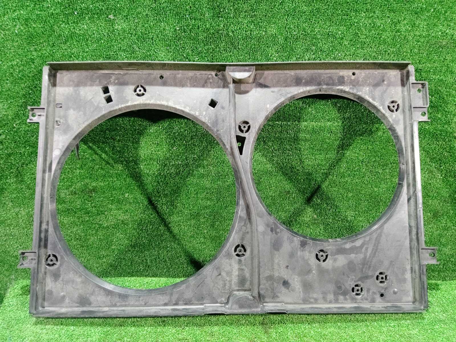 Запчасть диффузор радиатора Volkswagen Golf 01.07.2001 4 AVU 1J0121207M контрактная Диффузор радиатора Volkswagen Golf 01.07.2001 4 AVU 1J0121207M контрактная