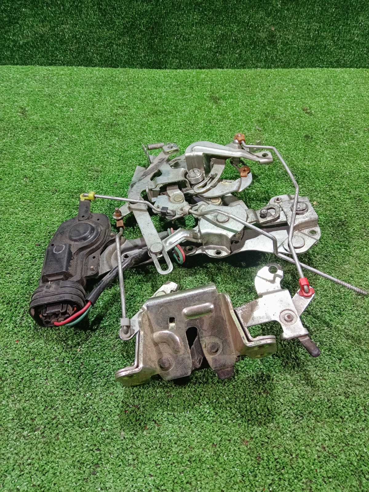 Замок боковой двери задний правый Raum EXZ10 5E-FE