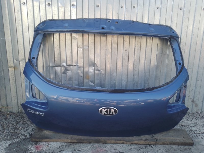 Дверь багажника Kia Ceed Дверь багажника Kia Ceed