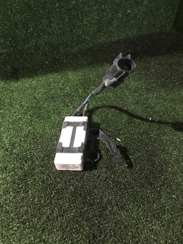 Резистор вентилятора охлаждения двигателя Toyota Corolla Fielder 2000 NZE124 1NZ-FE Б/У