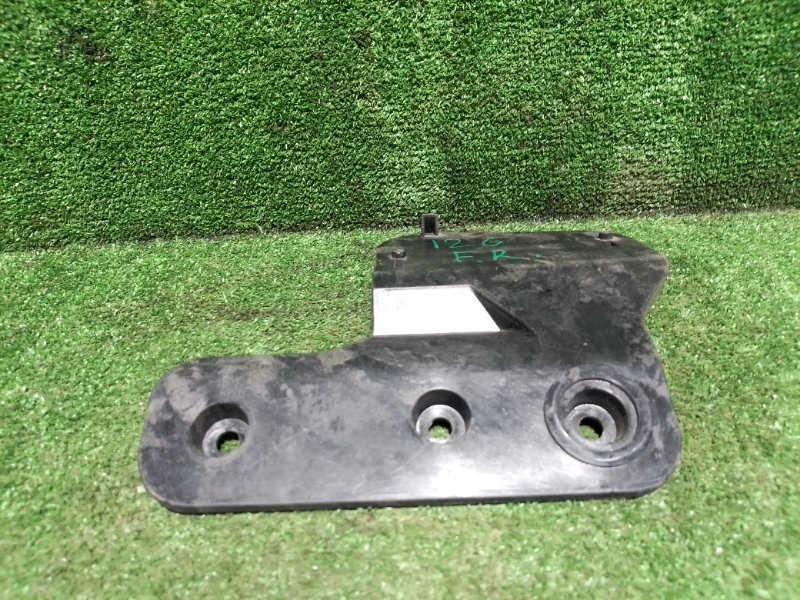 Кронштейн передний правый Renault Duster HSA K4MA606 Кронштейн передний правый Renault Duster HSA K4MA606