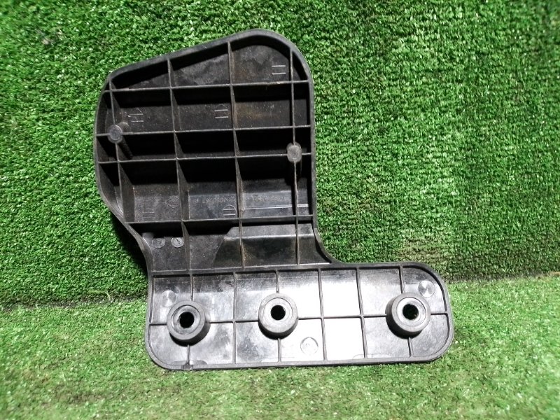 Кронштейн передний правый Duster 2013 HSA K4MA606 Кронштейн передний правый Duster 2013 HSA K4MA606