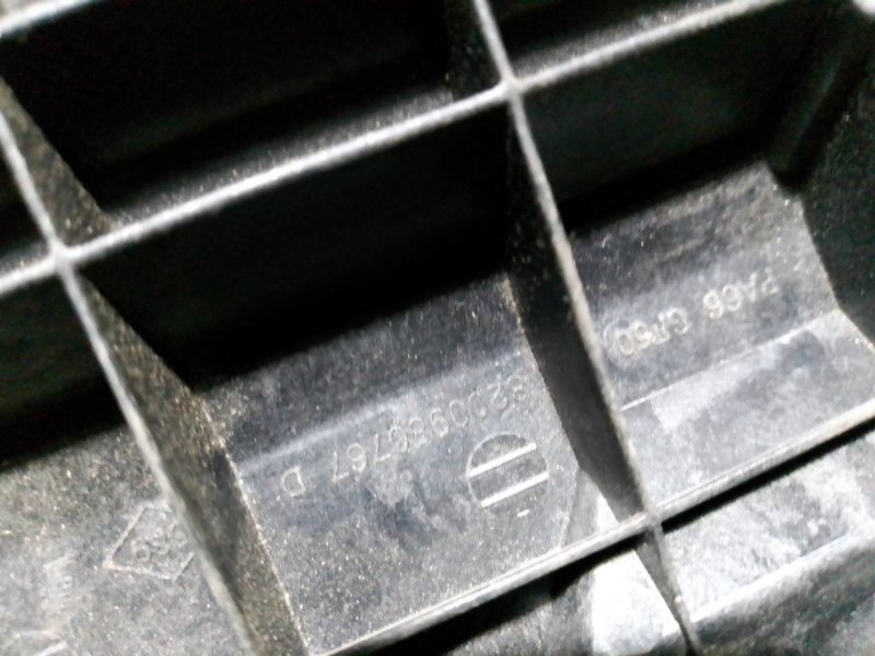 Кронштейн передний правый Duster 2013 HSA K4MA606 Кронштейн передний правый Duster 2013 HSA K4MA606