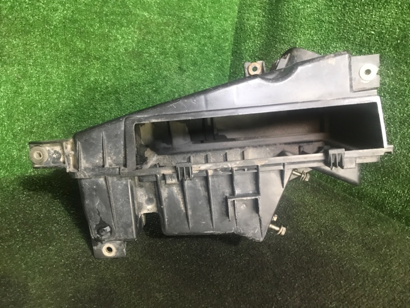 Корпус воздушного фильтра Cefiro 2001 PA33 VQ25DD