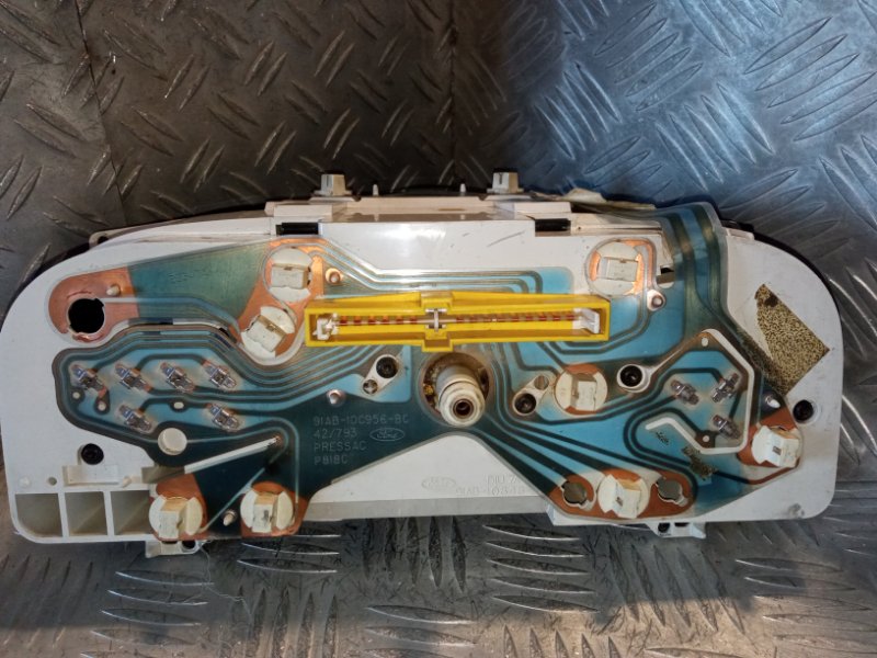 Панель приборов Ford Escort J4B Панель приборов Ford Escort J4B