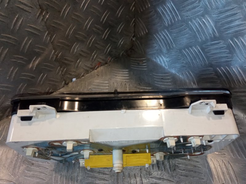 Панель приборов Escort 1990-1997 J4B Панель приборов Escort 1990-1997 J4B