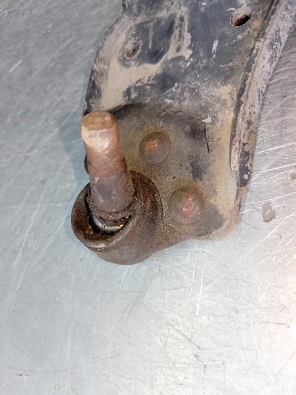 Рычаг подвески нижний передний правый Albea 1 2005-2012 178 B3.000 Рычаг подвески нижний передний правый Albea 1 2005-2012 178 B3.000