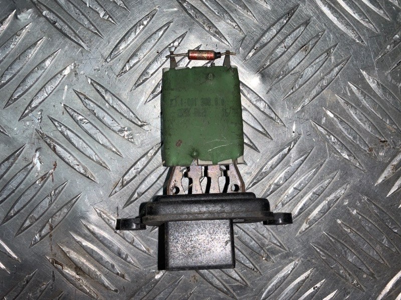 Запчасть реостат печки Fiat Albea 1 2005-2012 178 B3.000 77364714 Б/У Реостат печки Fiat Albea 1 2005-2012 178 B3.000 77364714 Б/У