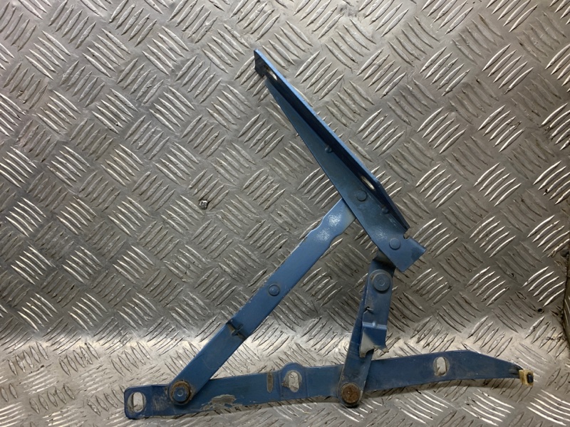 Петля капота передняя левая Mercedes-Benz Vito 1996-2003 W638 M111.978 A6387500251 Б/У