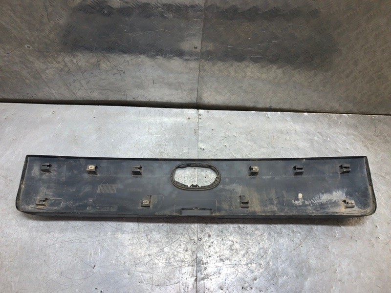 Накладка двери багажника задняя Kangoo 1997-2007 K4M