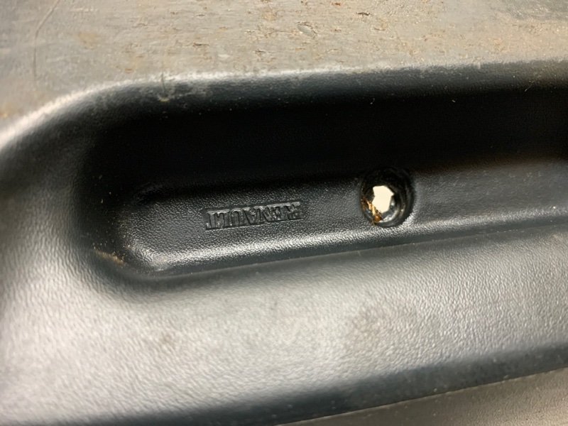 Накладка двери багажника задняя Kangoo 1997-2007 K4M