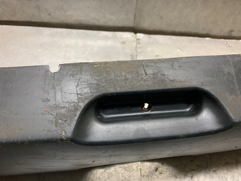 Накладка двери багажника задняя Kangoo 1997-2007 K4M