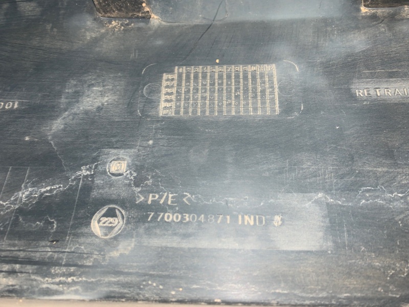 Накладка двери багажника задняя Kangoo 1997-2007 K4M