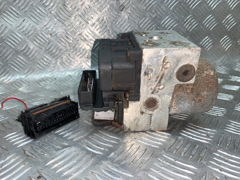 Блок ABS Toyota Corolla 2000-2007 E120 4ZZFE 4451002050 Б/У