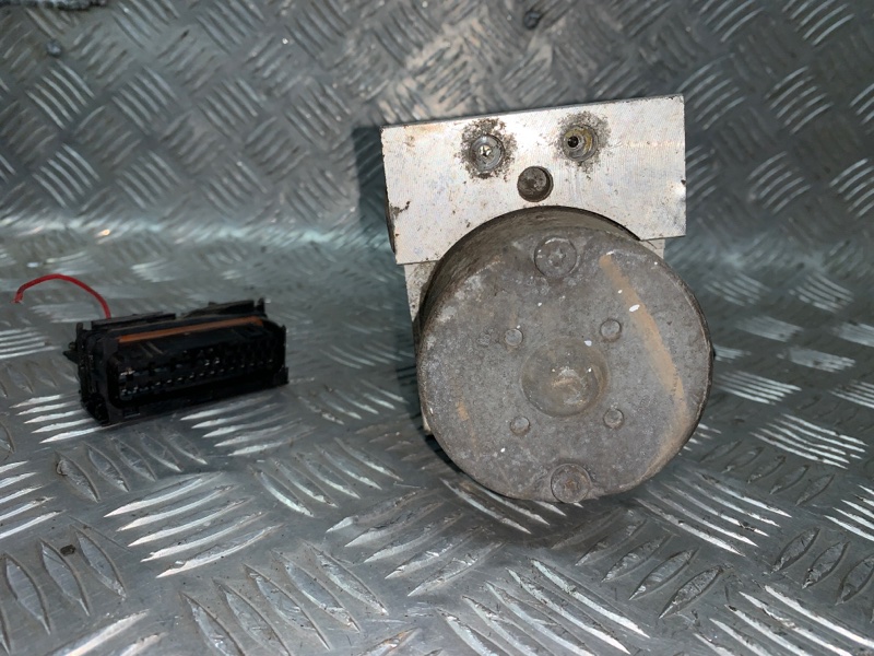 Блок ABS Corolla 2000-2007 E120 4ZZFE