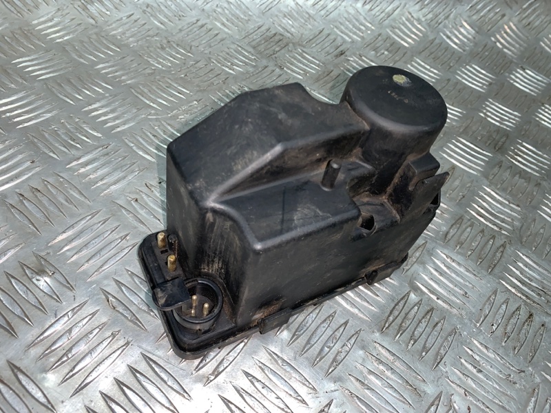 Вакуумный компрессор центрального замка Mercedes-Benz 190E 1982-1993 W201 M102 0008000548 Б/У