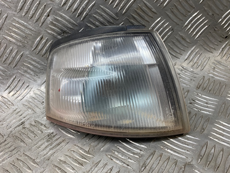 Поворотник передний правый Mazda Demio 1996-2002 DW B3 51855717B Б/У
