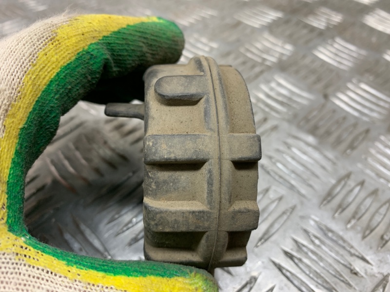 Пыльник фары передний Demio 1996-2002 DW B3