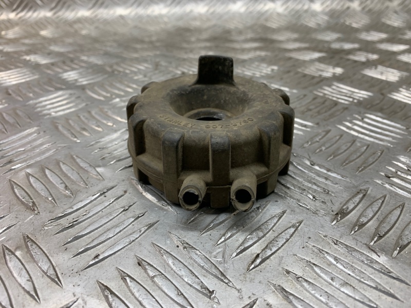 Пыльник фары передний Demio 1996-2002 DW B3